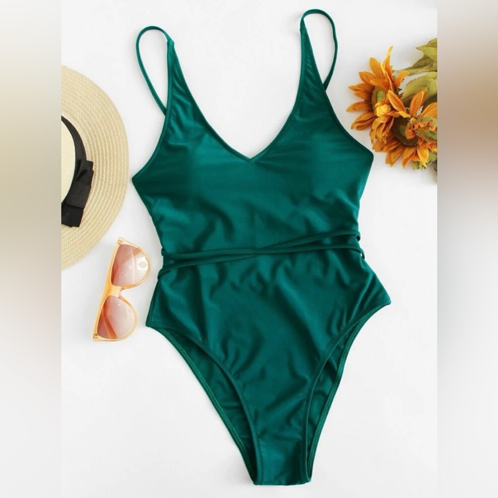 NWOT Shein Women’s One Piece Swimsuit - Size Medium